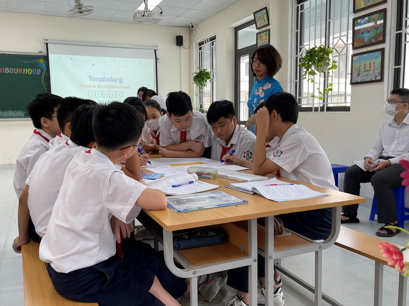 A group of people sitting around a table

Description automatically generated with medium confidence