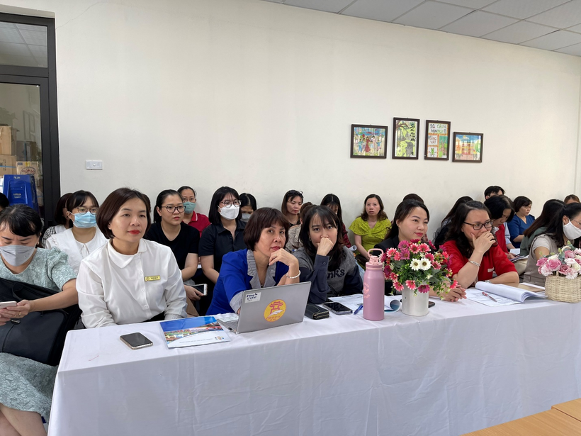 A group of women sitting at a table

Description automatically generated with medium confidence