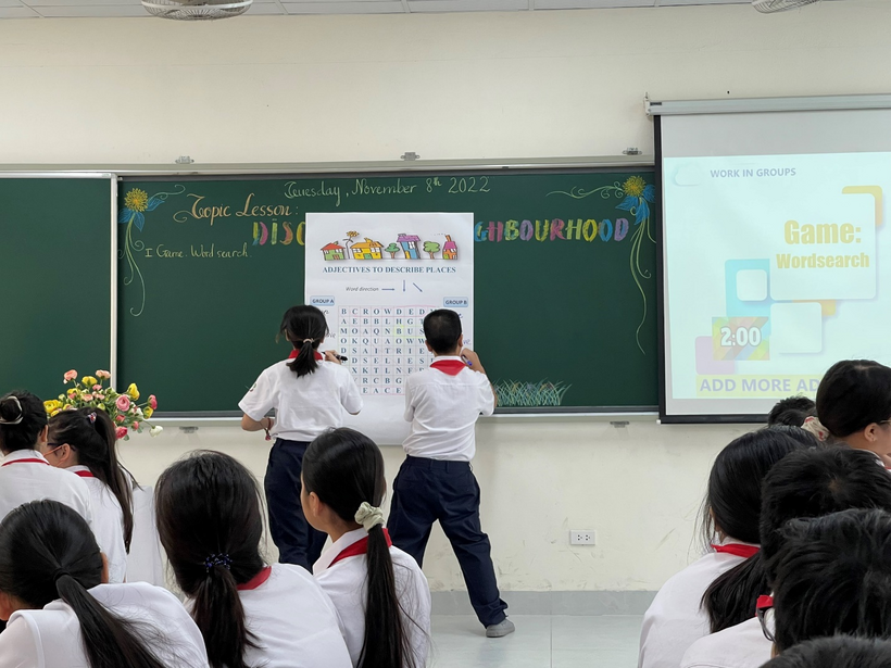 A group of people in a classroom

Description automatically generated with medium confidence
