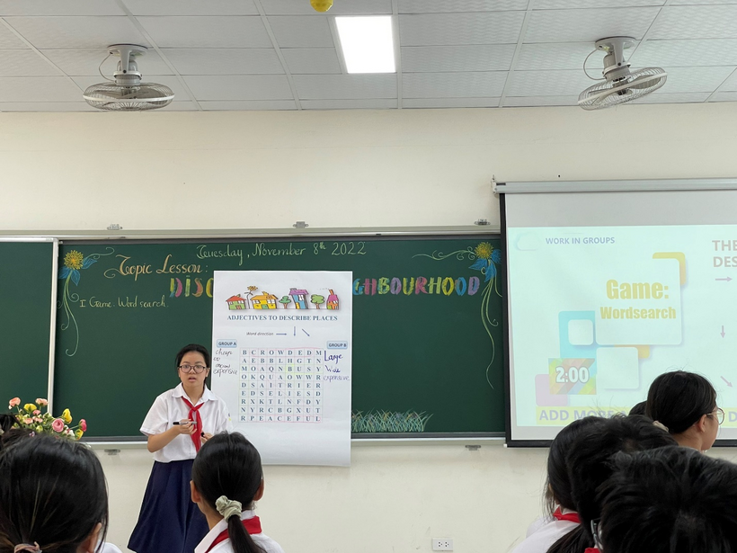 A person giving a presentation

Description automatically generated with low confidence