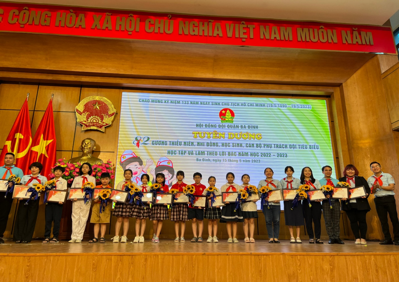 A group of children on a stageDescription automatically generated with medium confidence