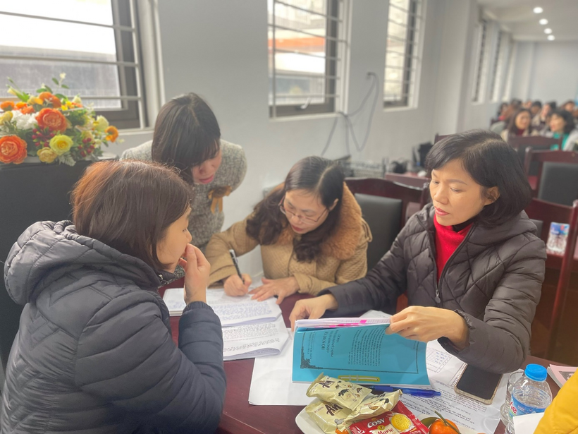 A group of people sitting around a table

Description automatically generated