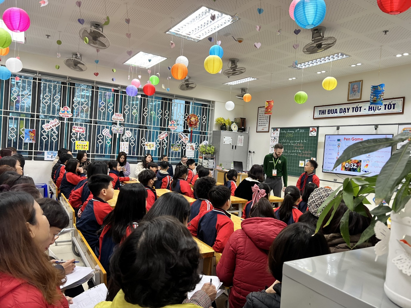 A group of people in a classroomDescription automatically generated