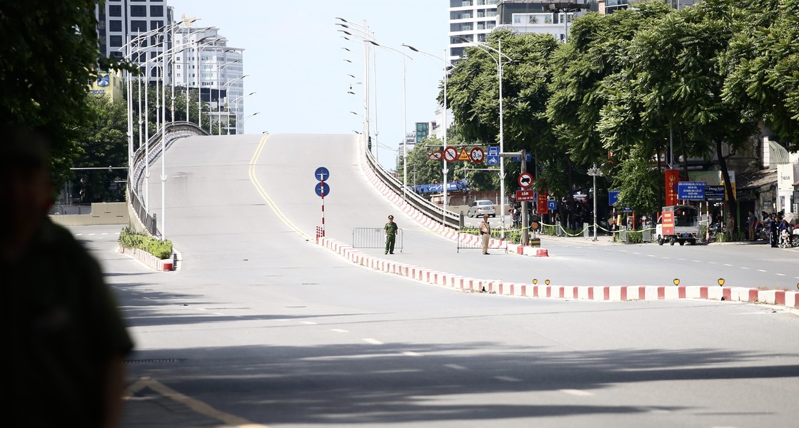 A road with a few people on it

Description automatically generated