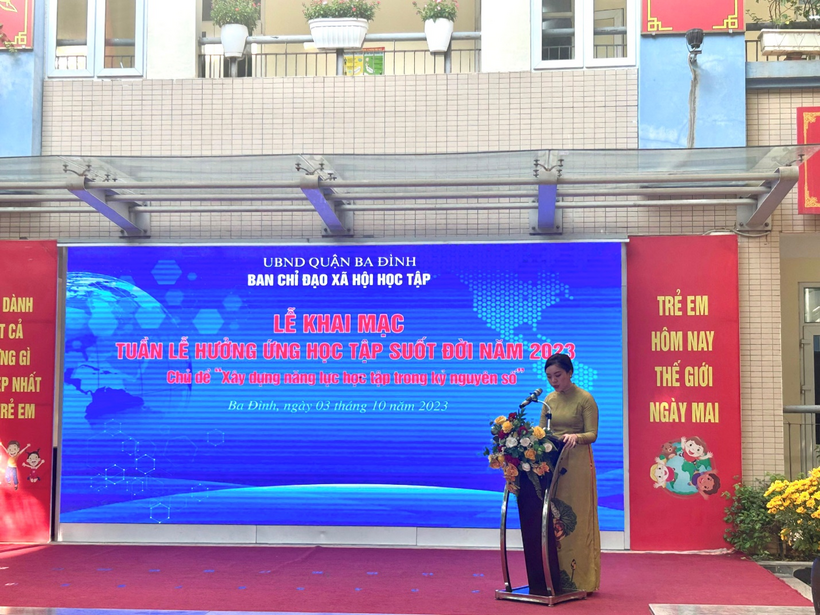 A person standing in front of a large screenDescription automatically generated