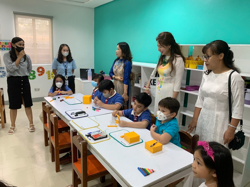 A group of children in a classroomDescription automatically generated