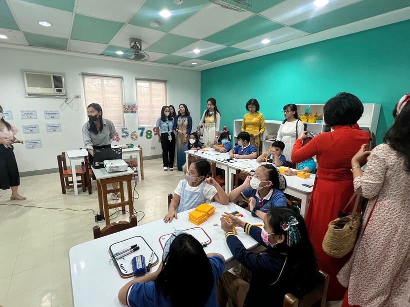 A group of people in a classroomDescription automatically generated