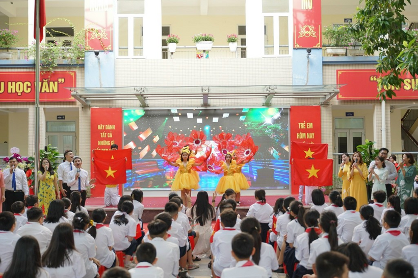Học sinh Thủ đô hân hoan, rạng rỡ trong ngày khai giảng năm học mới 2023 - 2024
