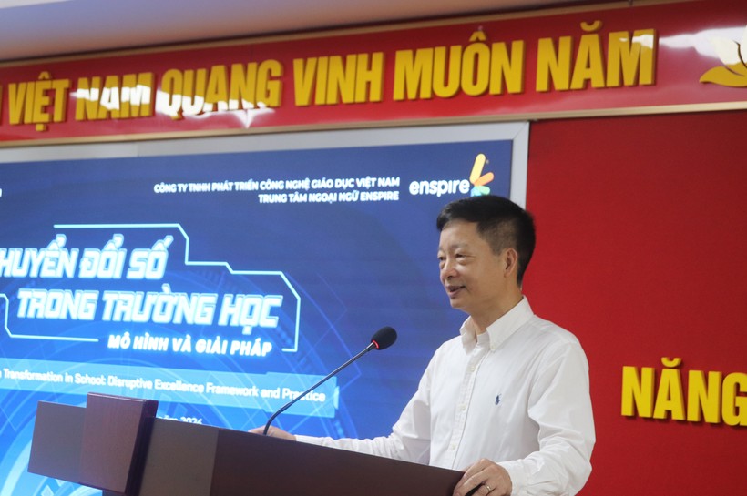 TS Lương Ngọc Minh chia sẻ kinh nghiệm chuyển đổi số tại Trường Đại học Hà Nội.