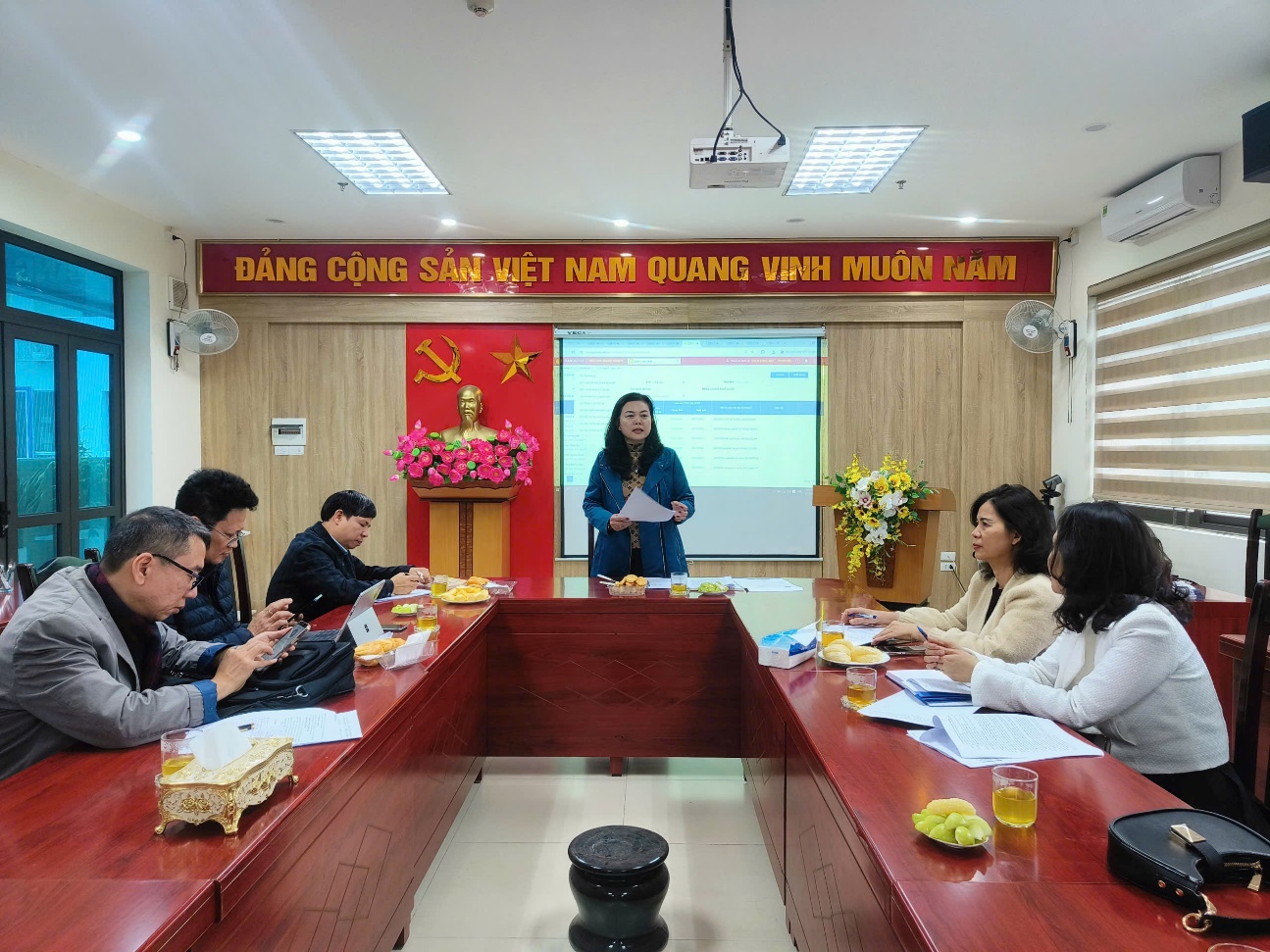 C:\Users\PC\Desktop\Đón đoàn Sở kiểm tra Học bạ số (24-25)\z6328912086145_d06ed38de26f9356ddba00779cf3f87e.jpg