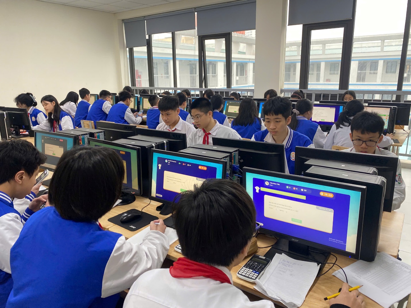 A group of people in a classroom with computers

AI-generated content may be incorrect.