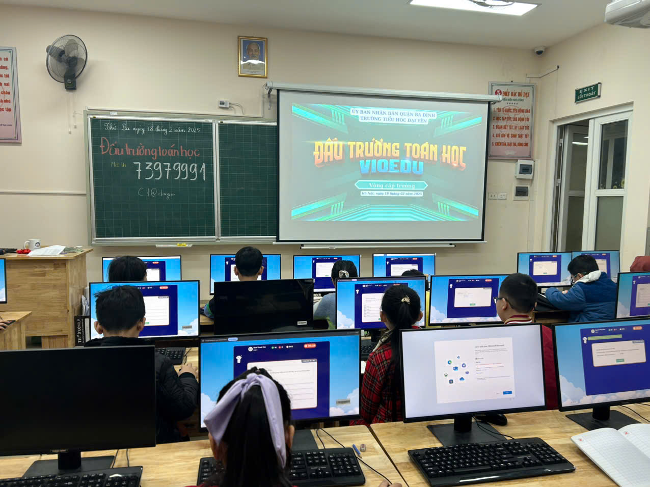 A group of people in a classroom with computers

AI-generated content may be incorrect.
