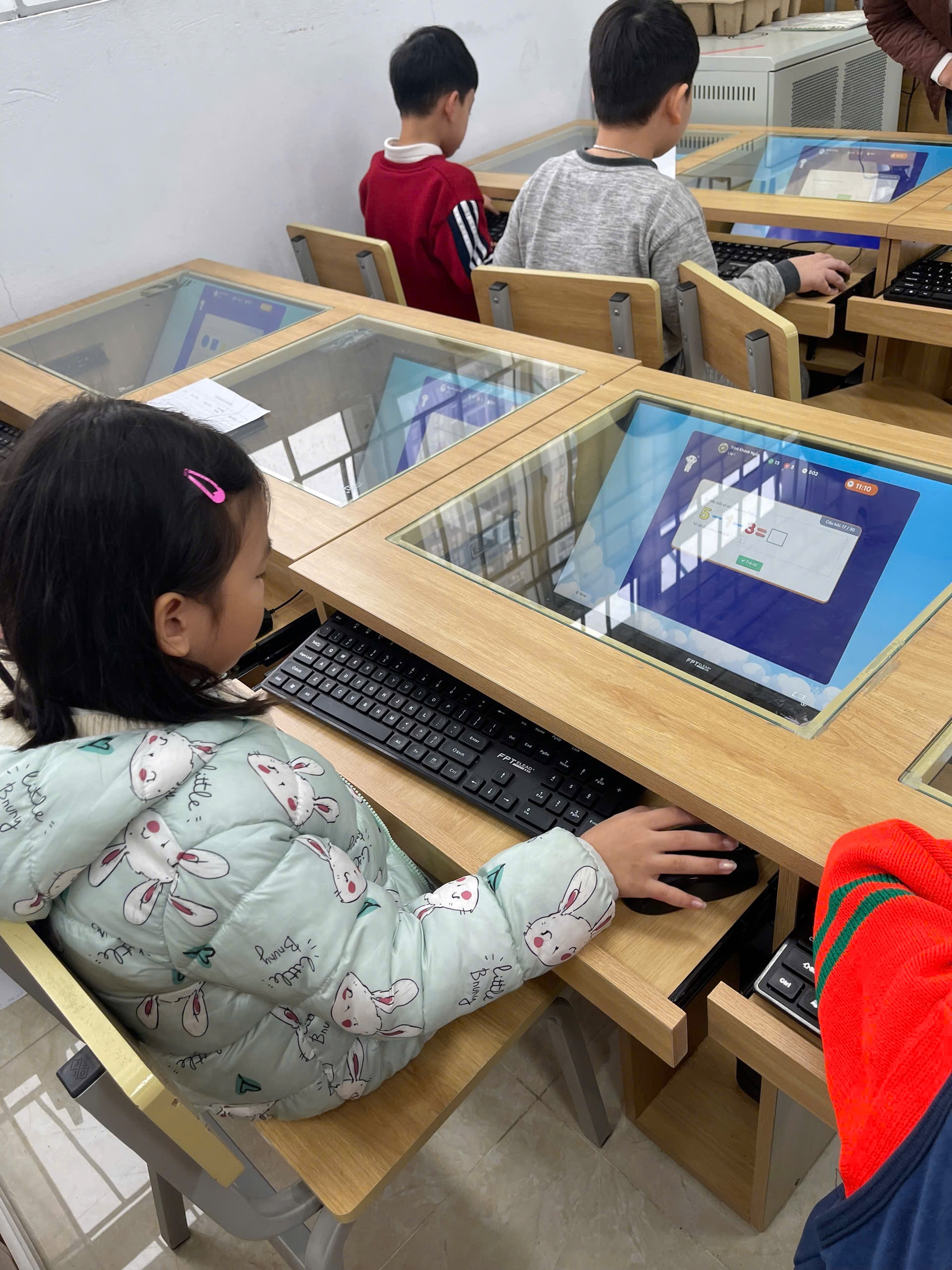 A group of children using computers

AI-generated content may be incorrect.