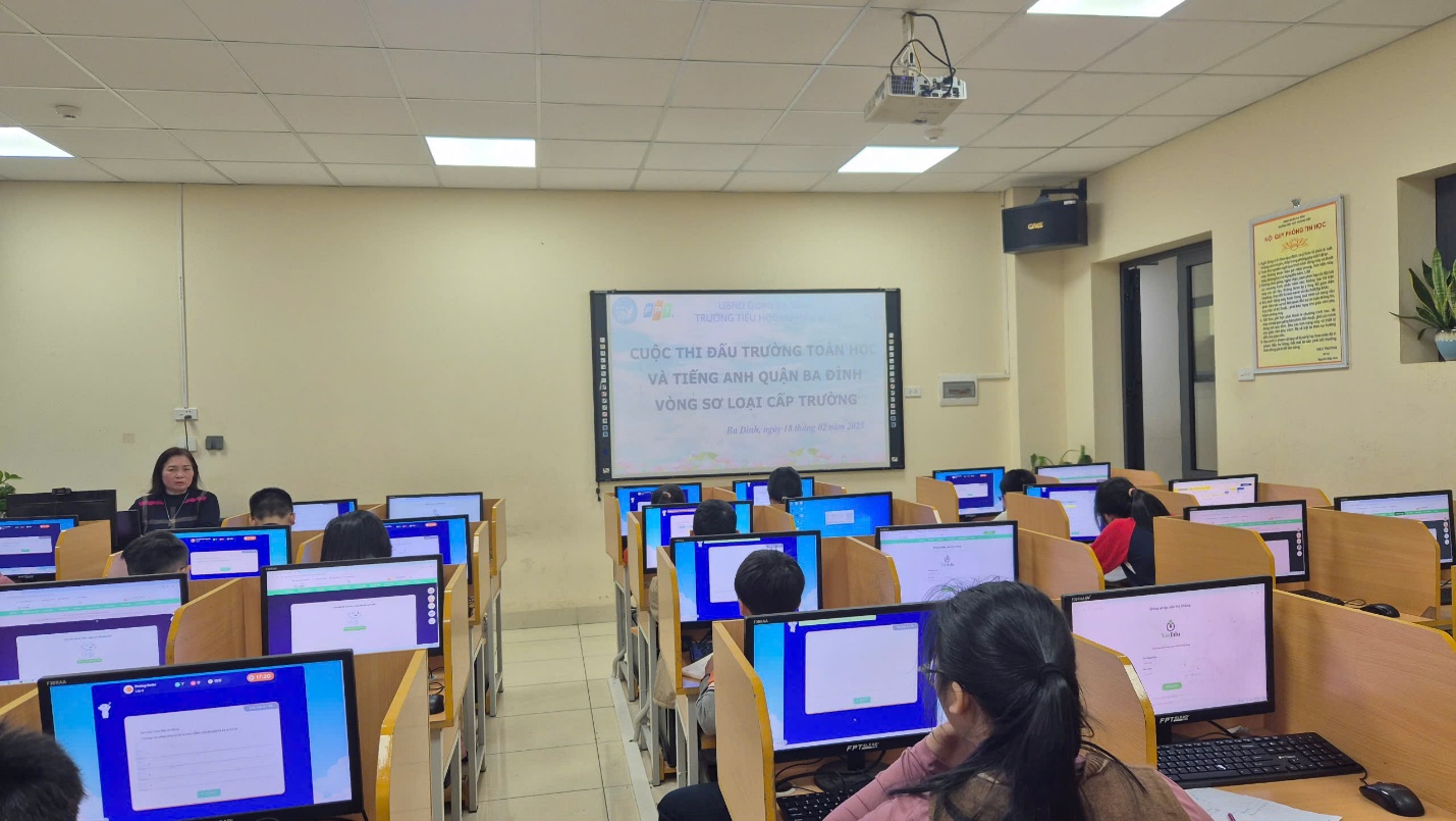 A group of people in a classroom

AI-generated content may be incorrect.