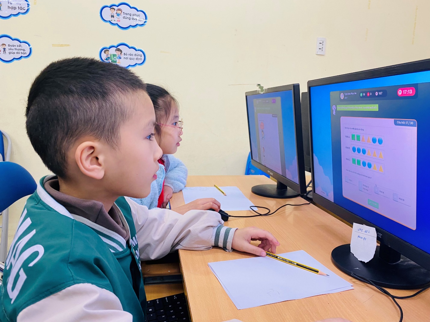 A group of children using computers

AI-generated content may be incorrect.
