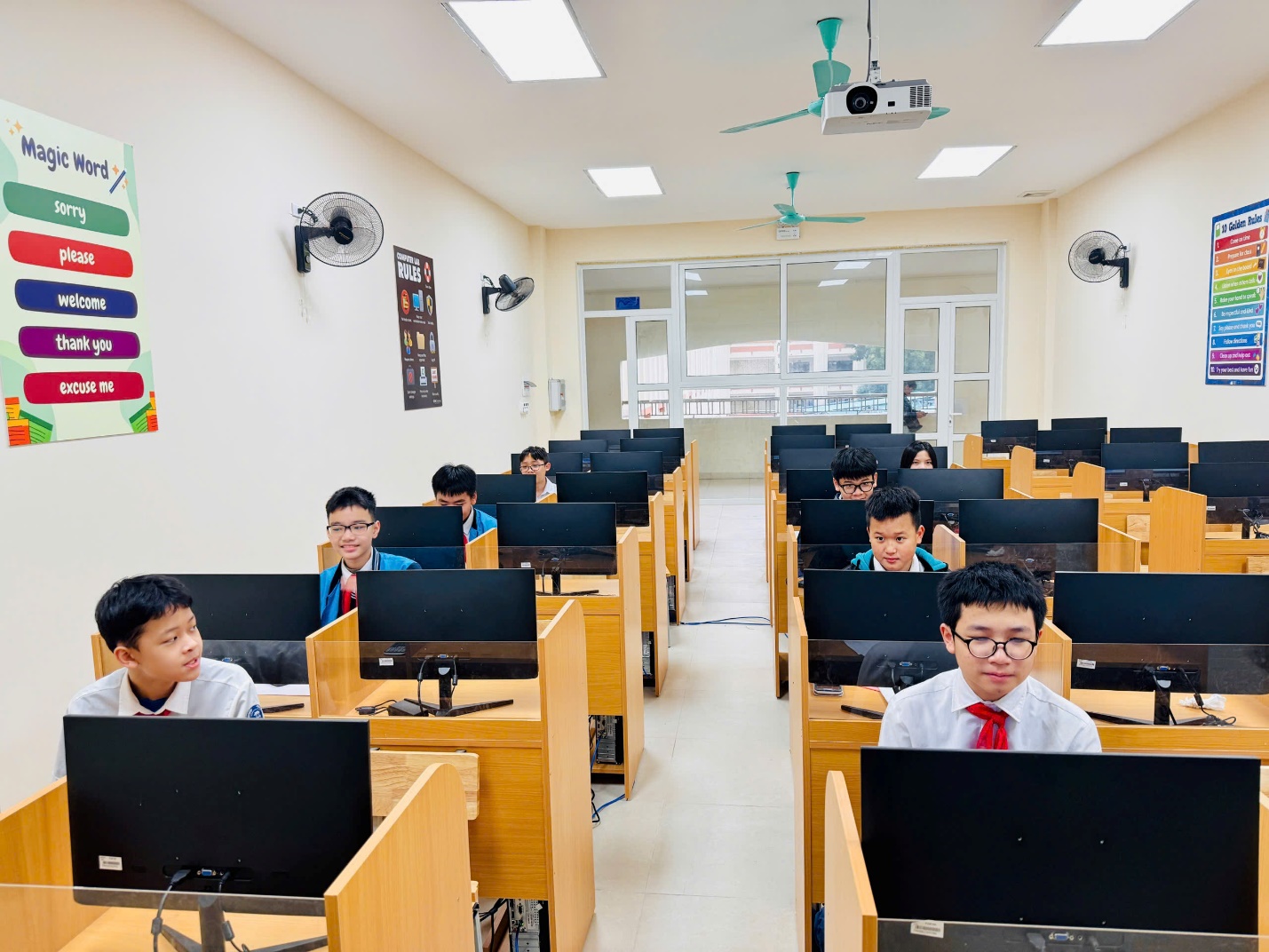A group of kids in a classroom

AI-generated content may be incorrect.