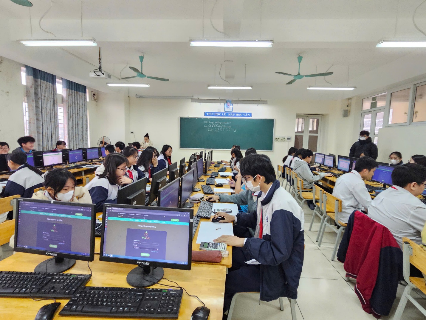 A group of people in a classroom with computers

AI-generated content may be incorrect.