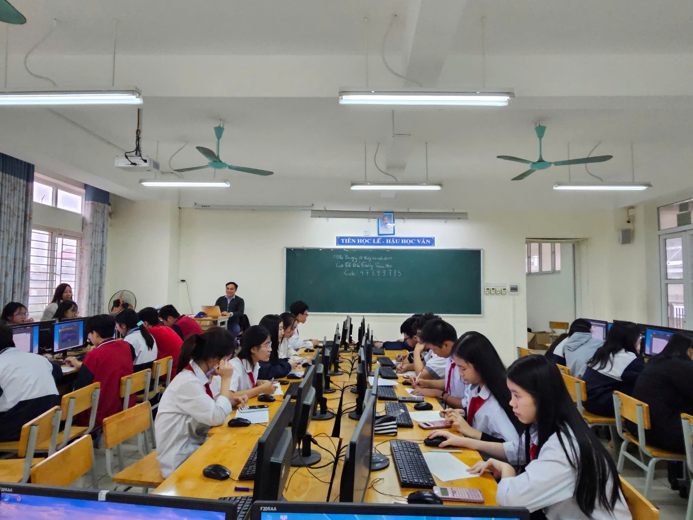 A group of people sitting at computers in a classroom

AI-generated content may be incorrect.