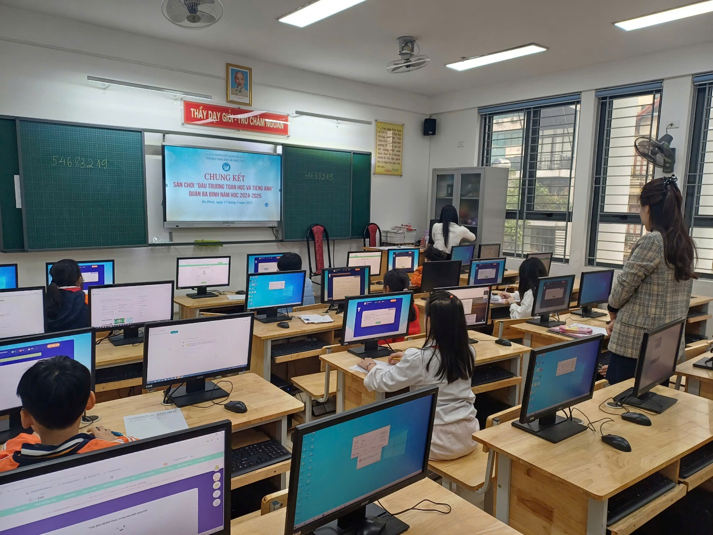 A group of people in a classroom with computers
AI-generated content may be incorrect.